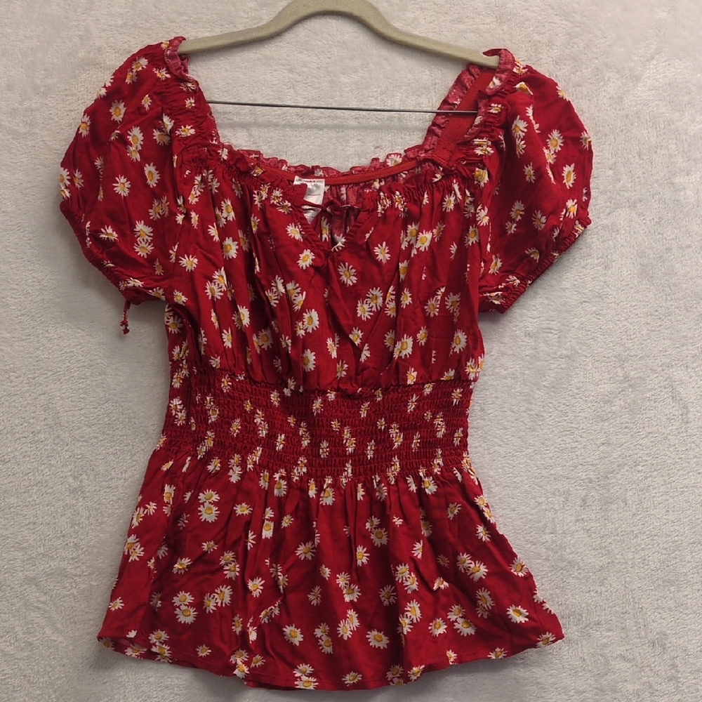 No Boundaries Junior's Red Daisy Floral Smocked Farmhouse Peasant Shirt Size M